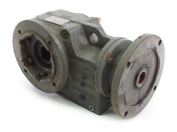 Teguosi TAF37-NA26 heavy duty gear reducer – three-quarter front view showing flange mount output and housing