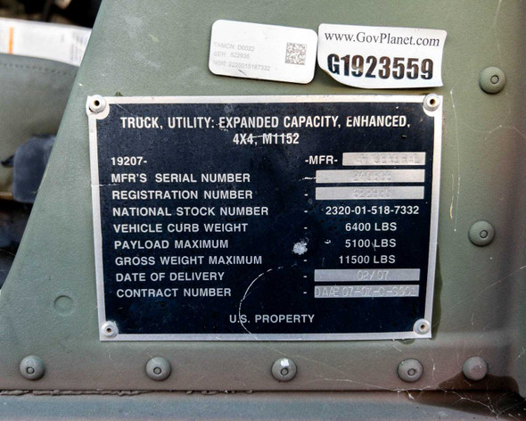 AM General M1152 HMMWV data plate showing NSN 2320-01-518-7332, curb weight 6400 lbs, payload 5100 lbs, gross 11500 lbs