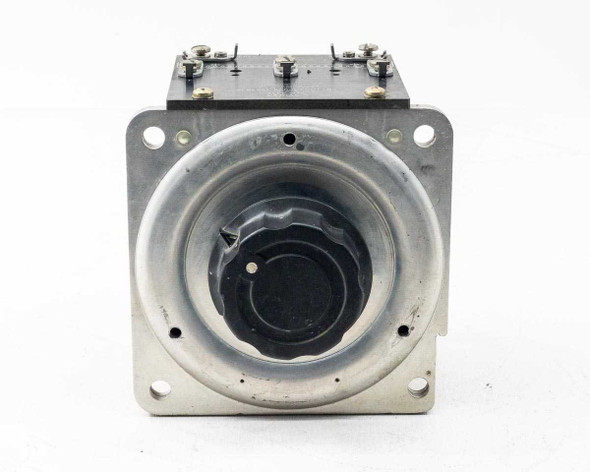 General Radio W10 Variac — front face view showing central rotary knob shaft and aluminum mounting flange