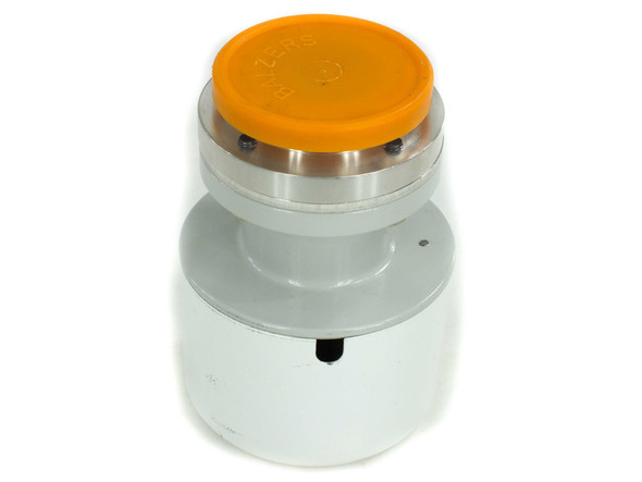 Balzers VW 4 KF-40 vacuum fitting side/rear view showing body profile and slot on lower housing