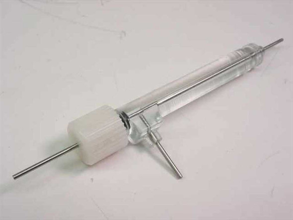 Abbott Spectrum 1366-07 Sample Syringe close-up side view showing glass barrel, white plunger body, and metal needle shafts