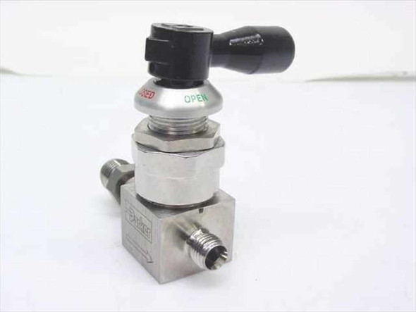 Parker 4Z(A)-DPQ4K-SSP-PP stainless steel ball valve – opposite side view showing OPEN/CLOSED indicator markings on valve body and Parker logo label