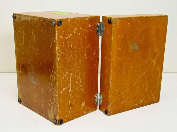 Industrial Instruments RC 16B1 Conductivity Bridge wood carry case exterior showing wear and hinges, case open view