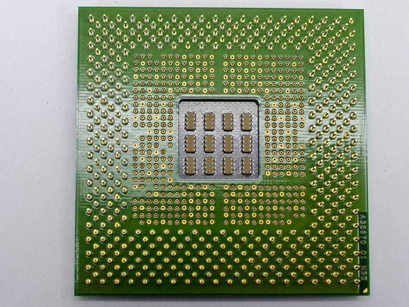 Intel Pentium 4 SL4WU – bottom view showing Socket 478 contact pads and mPGA478 substrate