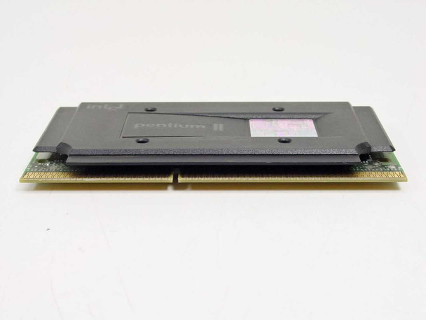 Intel Pentium II SL356 SECC2 processor – side profile view showing card thickness and Slot 1 connector