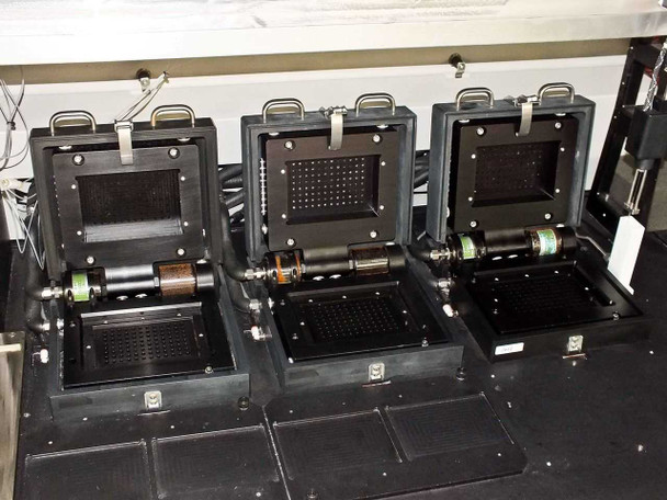 Symyx Technologies S14100 – interior overhead view of robotic XY stage and sample tray positions