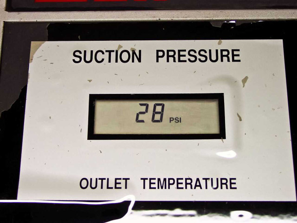 Sun Electric MRC 400 front panel – Suction Pressure digital display reading 28 PSI and Outlet Temperature label