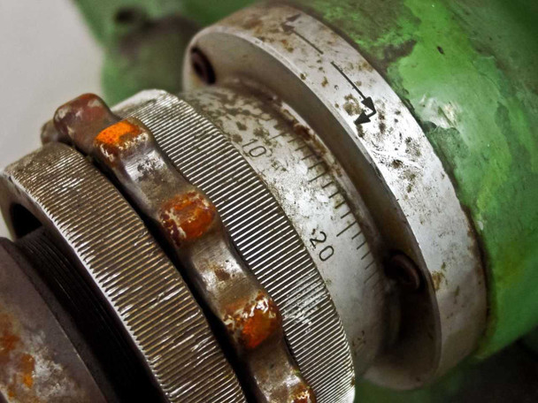 Bothner WB15 spindle graduated dial close-up showing scale markings and surface rust on collar