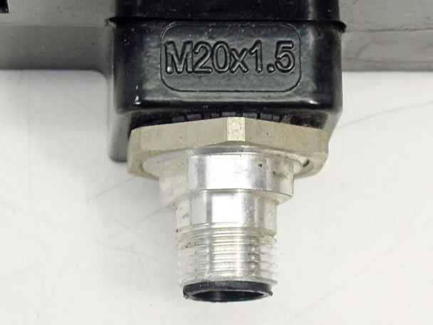 Pepperl+Fuchs NCB50-FP-E2-C-P3-V1 – close-up of M20x1.5 thread marking on connector base