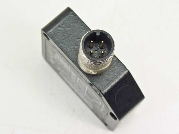 Banner QM42VP6LPQ photoelectric sensor — top view of 4-pin M12 male connector with gold contacts