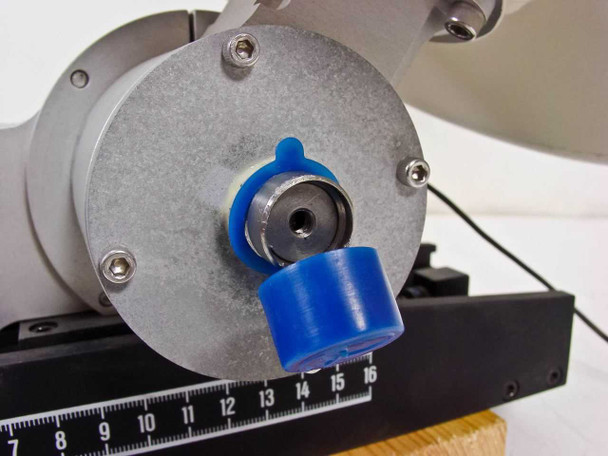 Noran 960H-1SPS – close-up of rotary tilt/angle adjuster with blue end cap on detector snout