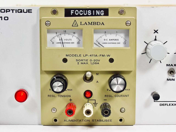 Lambda LP-411A-FM-W focusing power supply module close-up — showing DC Volts and DC Amperes analog meters, MODELE LP-411A-FM-W label, Sortie 0-20V, I MAX 1.08A, REGL TENSION and REGL COURANT knobs