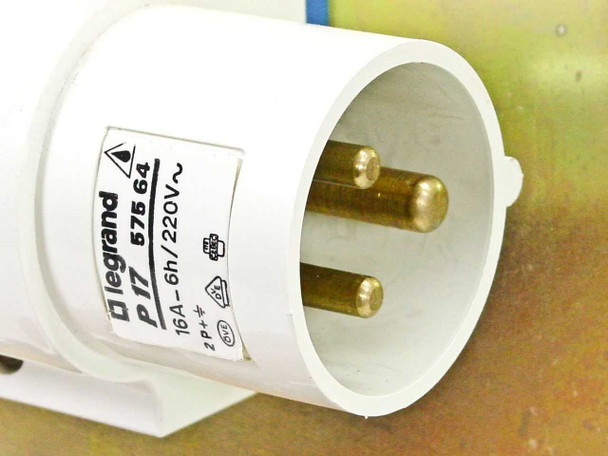 Riber 40I 1000 – close-up of Legrand P17 57564 16A 220V industrial power inlet plug on rear panel