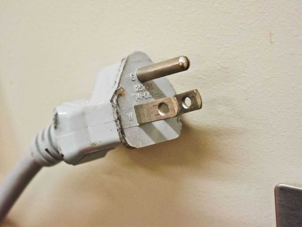 Tomy MRX-151 power plug — standard 3-prong 120V plug with light wear on plug body