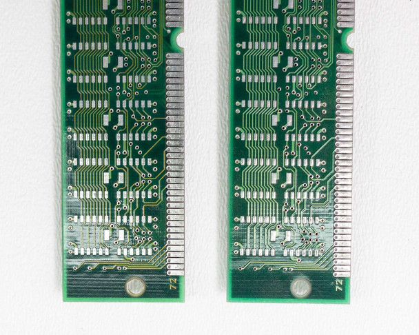 Compaq 185174-002 72-pin SIMM — close-up of gold edge connector contacts on both modules