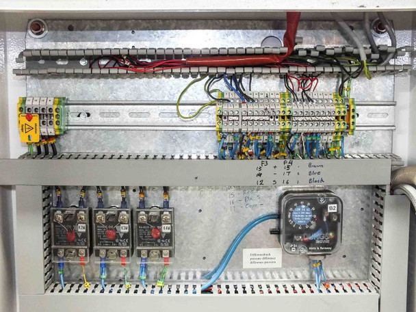 Lanco LTX08 lower electrical panel — terminal block rows, three solid-state relays, KM LINHAGE timer, and hand-written German wiring labels
