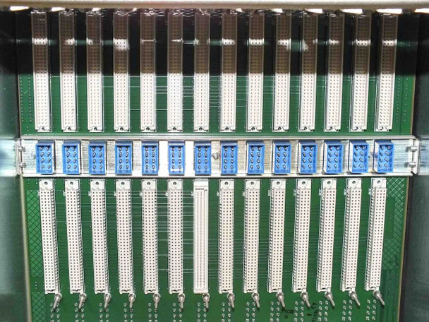 Wellfleet 75040 BCN backplane connector close-up – blue multi-pin card edge connectors on backplane mid-row