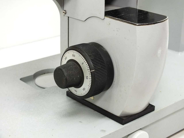 Coarse focus knob close-up — large calibrated dial with numbered scale, black knurled knob mounted on H-Stand column