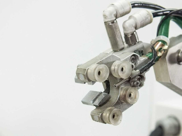 Sailor OE-2413 sprue gripper head — close-up of gripper jaw mechanism with suction cups, side angle
