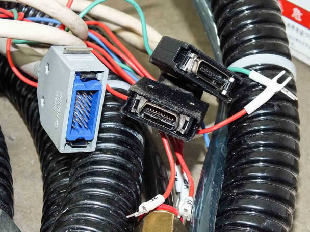 Pneumatic plumbing and internal valve assembly — manifold routing detail