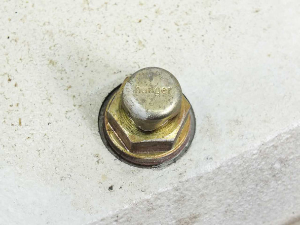 Singulus TC 47 Servo Module – close-up of Hunger-branded oil fill/drain plug on housing top