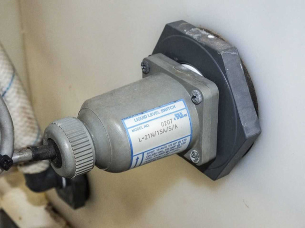 Liquid level switch Model 0207 L-21N/15A/S/A mounted to white polyethylene tank side