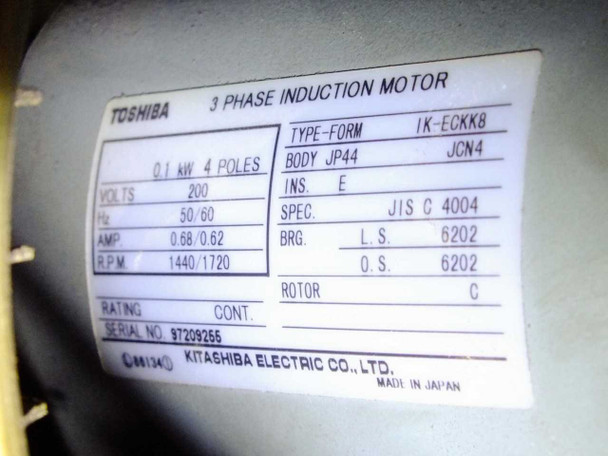 Toshiba 3-Phase Induction Motor nameplate – IK-ECKK8, 0.1kW, 200V, 0.68/0.62A, 1440/1720 RPM, JIS C 4004, made in Japan by Kitashiba Electric