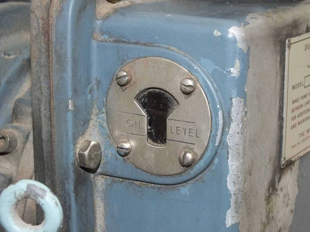 Welch Duo Seal R 1397 oil level sight glass close-up on pump body side