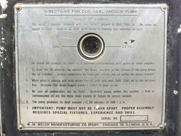 Welch Duo-Seal pump head and oil sight glass detail – side view showing pump body