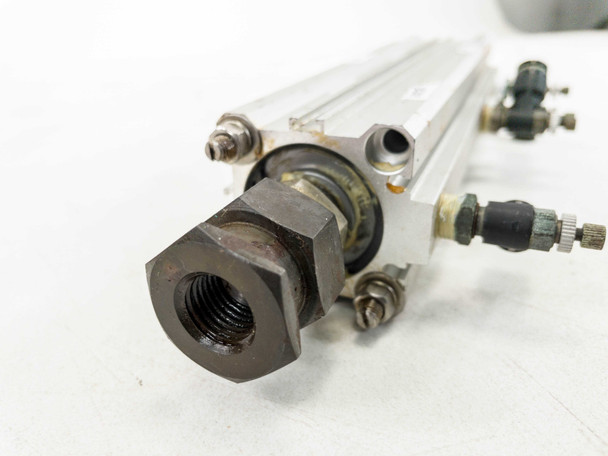 SMC CDQ2KB32-35DM pneumatic cylinder – close-up of threaded piston rod end and front cap with nut