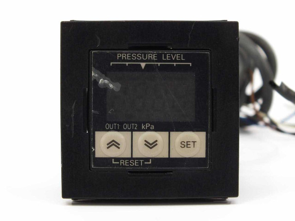 Omron E8F2-AN0C front panel close-up showing PRESSURE LEVEL LED display, OUT1 OUT2 kPa indicators, and SET RESET buttons