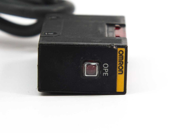 Omron E3S-AT61-L emitter – end view showing Omron branding, OPE indicator window, and yellow accent strip
