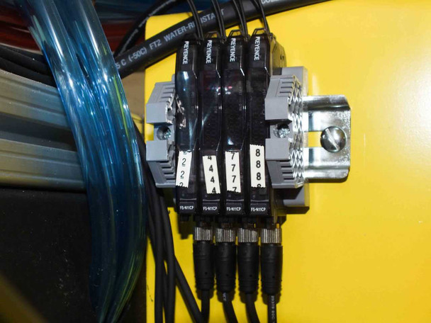 Misco MX1-710-000-2 – four Keyence FS-N11CP fiber optic sensors with cable harness and DB connector bracket