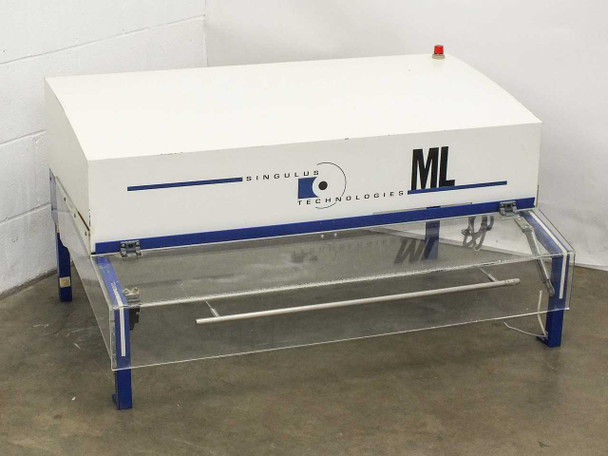 SLEE VLF/M 500-1000 HEPA laminar flow hood – front three-quarter view showing Singulus Technologies branding, white enclosure, red indicator light, and clear acrylic work table with blue support legs