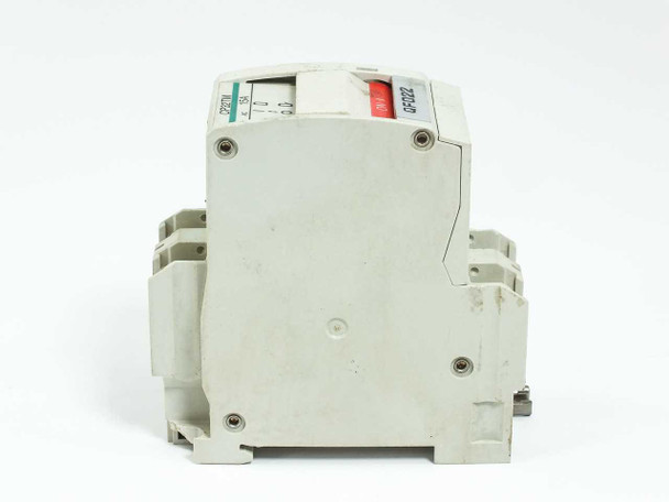 Fuji Electric CP32TM/15 – side profile view showing DIN rail mount and terminal screws