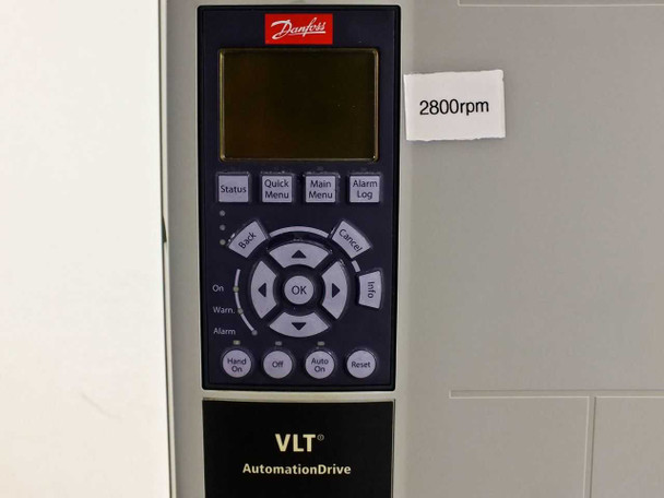 Danfoss VLT AutomationDrive FC-302 — close-up of LCP control panel with Status, Quick Menu, Main Menu, Alarm Log, and navigation buttons; handwritten 2800rpm note visible