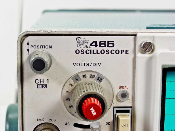 Tektronix 465 close-up of CH1 VOLTS/DIV control knob with VAR adjustment and POSITION knob