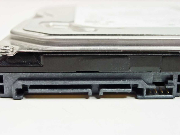 Seagate Barracuda ST380815AS – edge-on view of SATA data connector and power connector interface