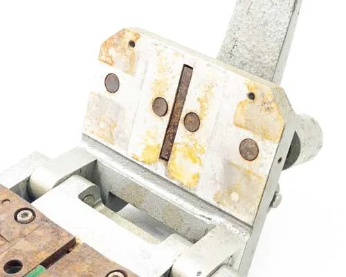 Hollywood Film Company PSC 16 – close-up of clamping block face showing rust spots, oxidation staining, and center slot