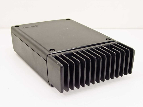 Motorola Systems 9000 amplifier HLN1185B – top and rear view showing finned aluminum heatsink enclosure