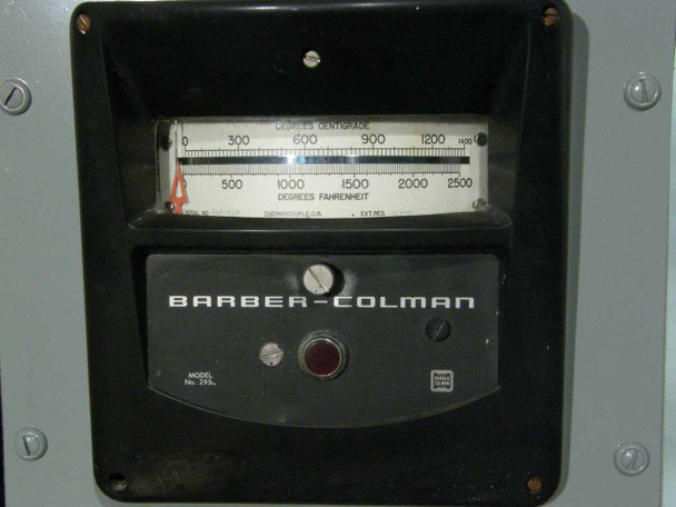 Barber-Colman Model 293 temperature controller close-up — analog meter scale 0–700°C / 0–2500°F, red indicator needle, indicator light, and thermocouple/EXT RES label