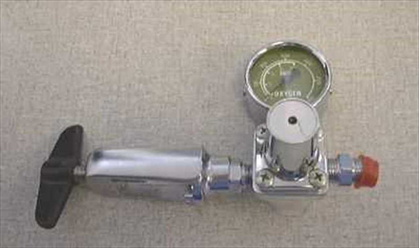 CIG 25-002 single-stage mini oxygen regulator with yoke — front/top view showing chrome body, 3000 PSI gauge, black T-handle yoke, and red outlet cap
