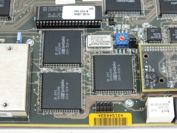 Bay Networks 5505P PCB detail – SynOptics 104-315-A controller ICs, Pletronics PT100-3E 14.745600MHz crystal, Philips IC, and board serial number sticker
