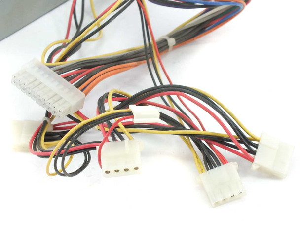 Moyetec MPA-300A 300W ATX power supply – close-up of output connectors including 20-pin ATX mainboard connector and 4-pin Molex peripheral connectors