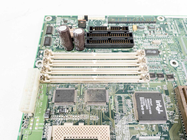 Intel AA652605-501 motherboard – close-up of SIMM memory slots and IDE/floppy headers near capacitors