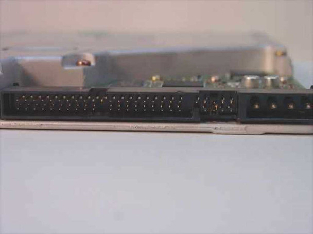 Quantum Bigfoot TX 4.0AT — bottom edge showing 40-pin IDE data connector and 4-pin power connector
