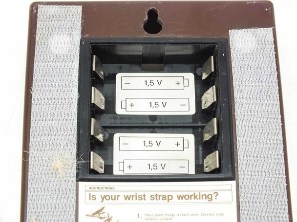 3M 716 Wrist Strap Tester — battery compartment open showing four 1.5V flat-pack battery slots and wrist strap usage instruction label