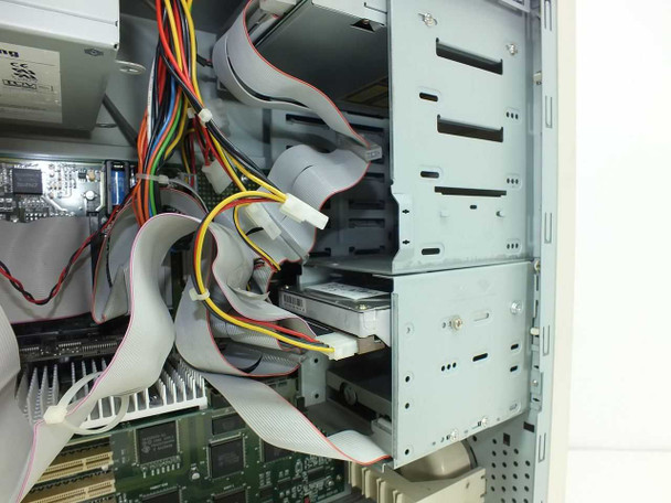 Power Computing Corp. Power/Tower Pro 225 Apple Clone, 225/45 MHz Processor, 3.2 GB HHD, 128 MB RAM, Tower