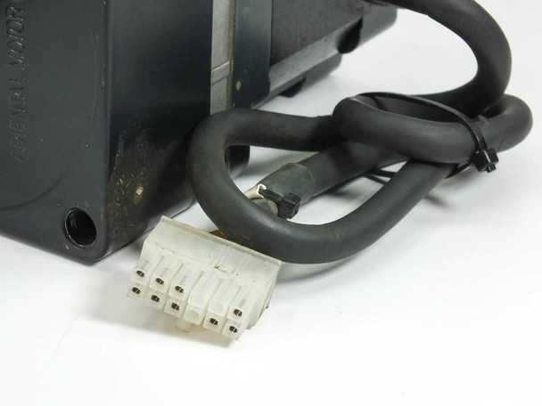 Oriental Motor VEXTA FBLM5120C-GF motor — close-up of multi-pin white inline connector and cable harness