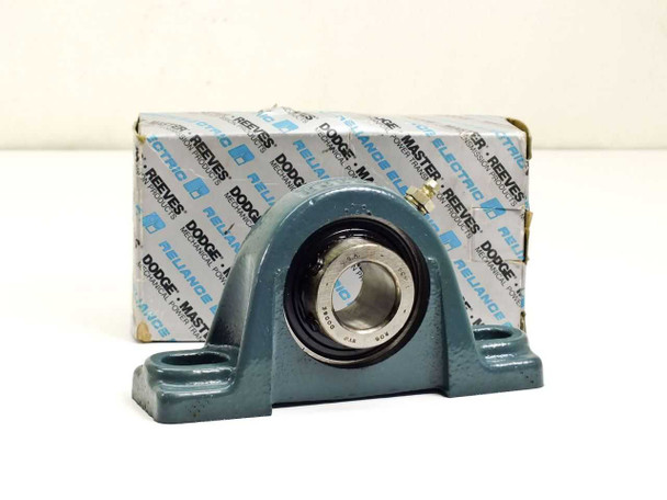 Dodge P2B-SCM-100 1-inch bore 2-bolt cast iron pillow block bearing displayed in front of original packaging